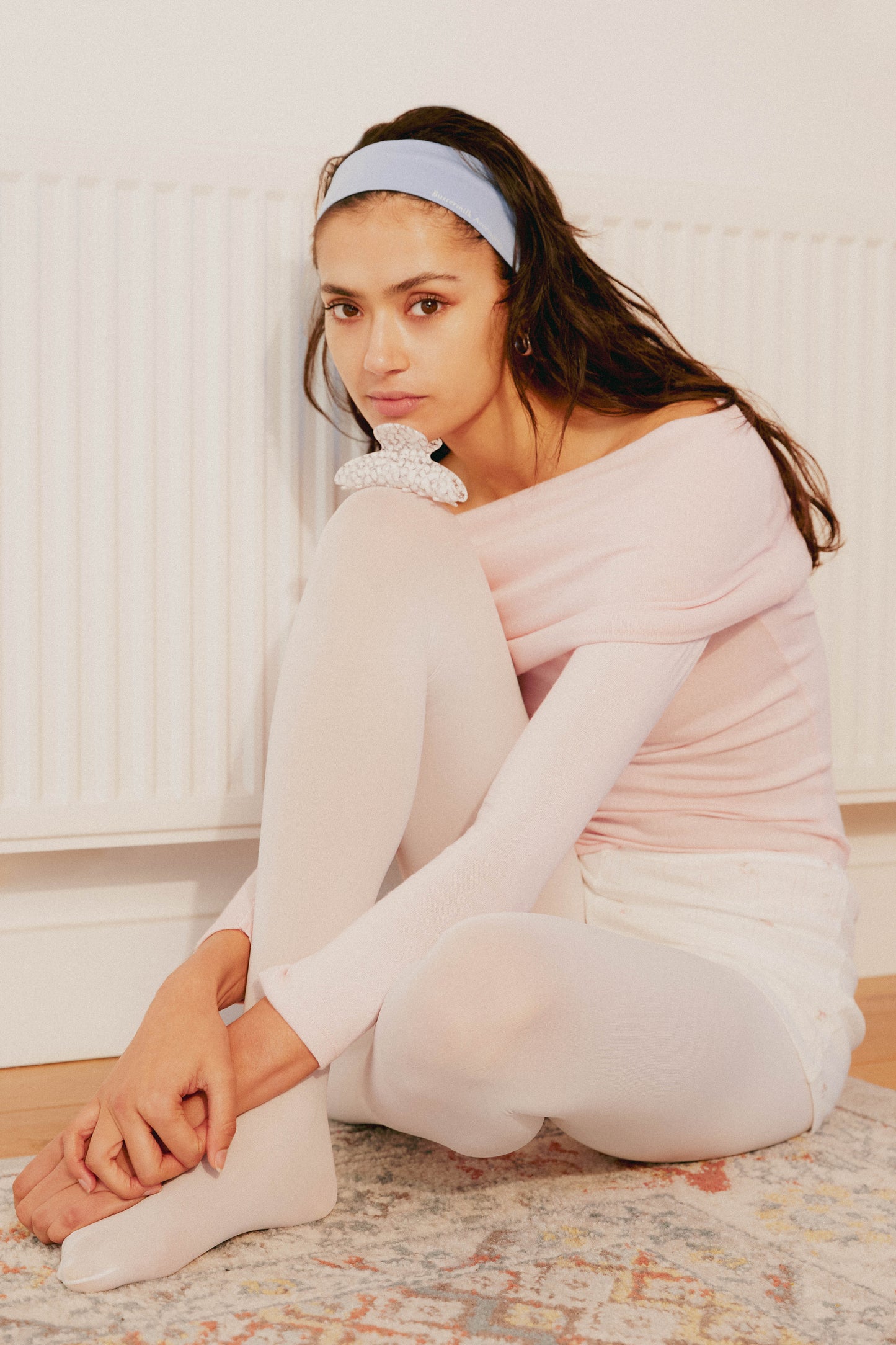Elle in Daisy Chains