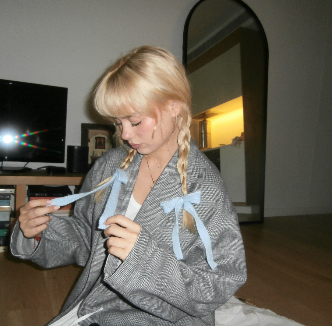 Gala Knitted Bows in Cinderella Slipper
