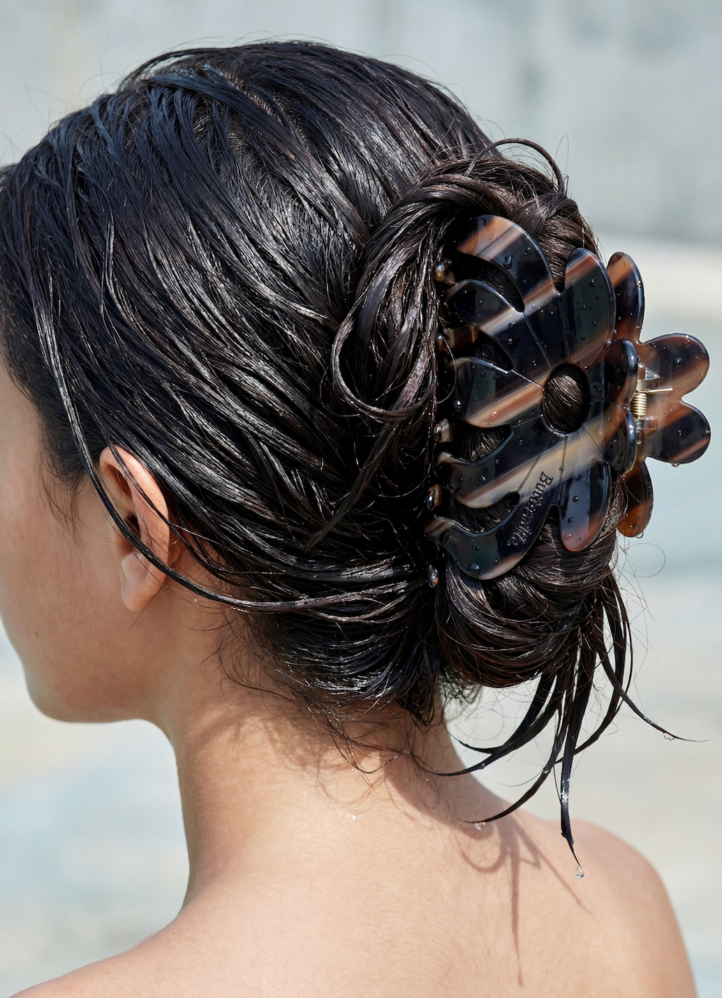 Rebekah Claw Clip in Coffee Table